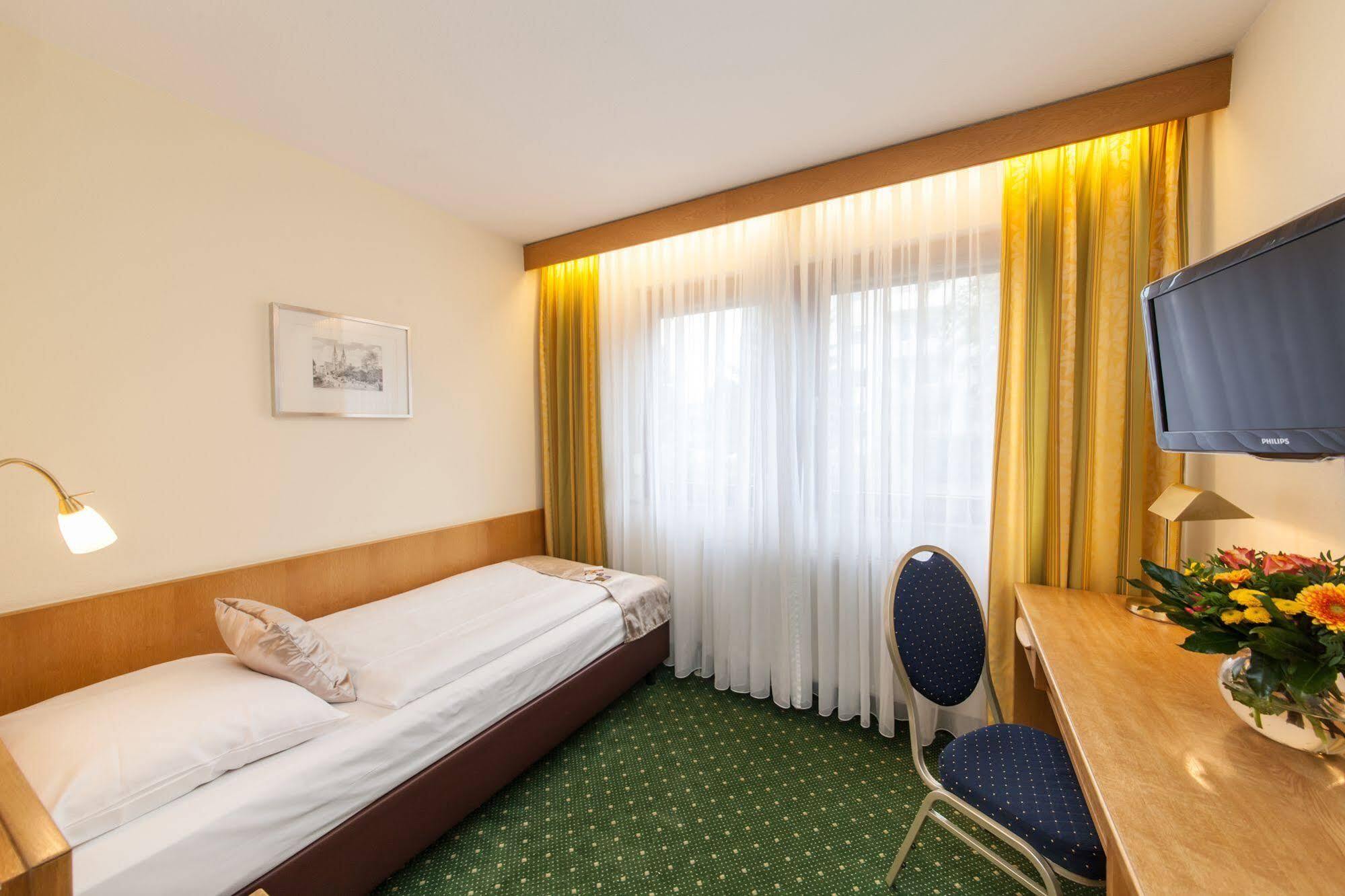 Hotel Strohgaeu Korntal-Münchingen Dış mekan fotoğraf