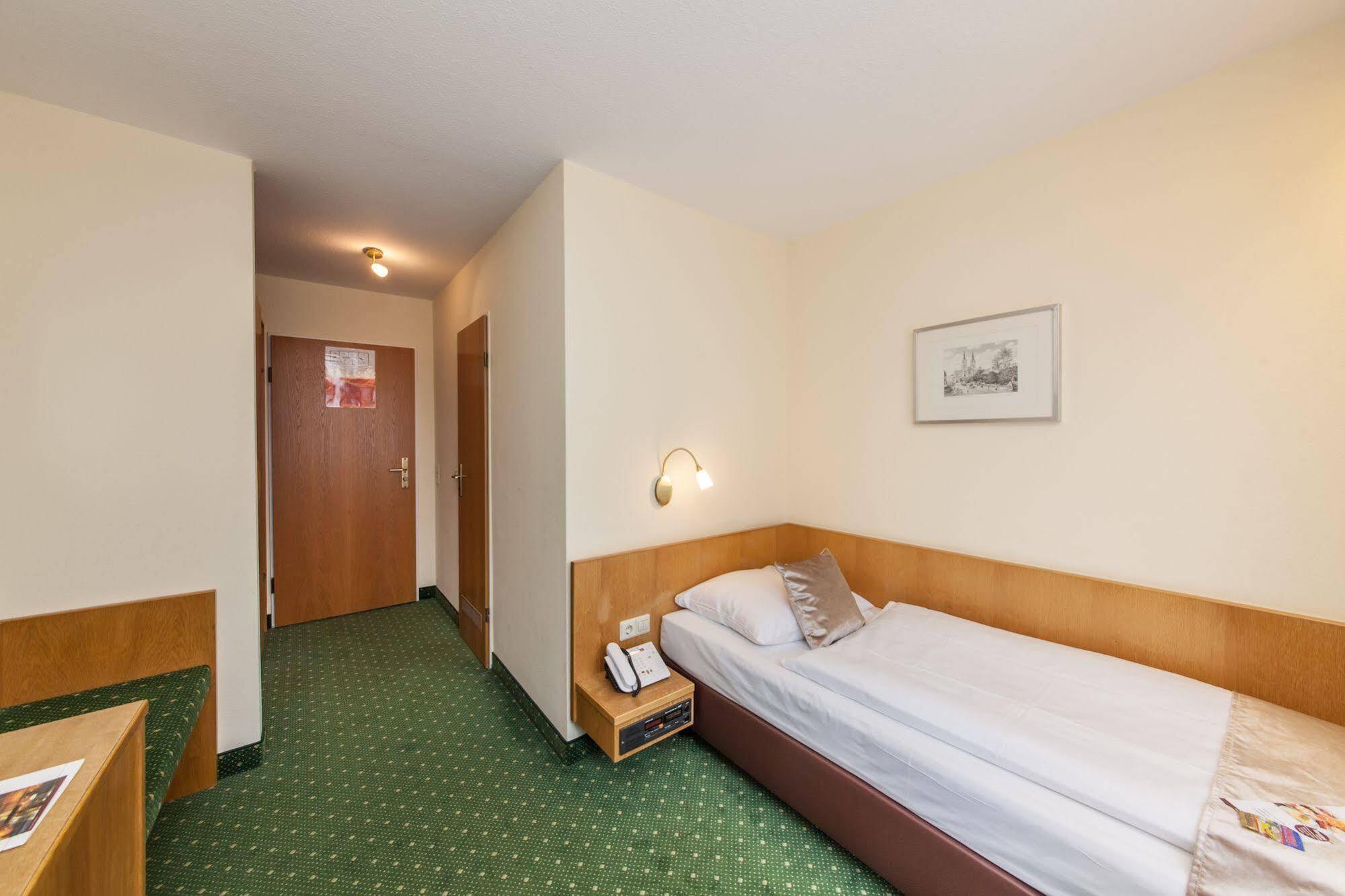 Hotel Strohgaeu Korntal-Münchingen Dış mekan fotoğraf